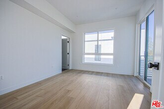 6405 Odessa Ave in Los Angeles, CA - Building Photo - Building Photo