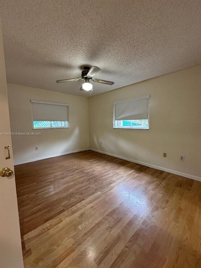 2255 W 69th St in Hialeah, FL - Building Photo - Building Photo