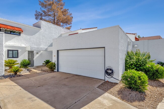 13827 North 42nd Pl in Phoenix, AZ - Building Photo - Building Photo
