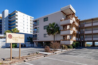 Crescent Beach Villas in North Myrtle Beach, SC - Foto de edificio - Building Photo