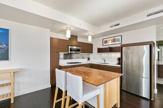 3601 SW River Pkwy, Unit 2100 in Portland, OR - Foto de edificio - Building Photo