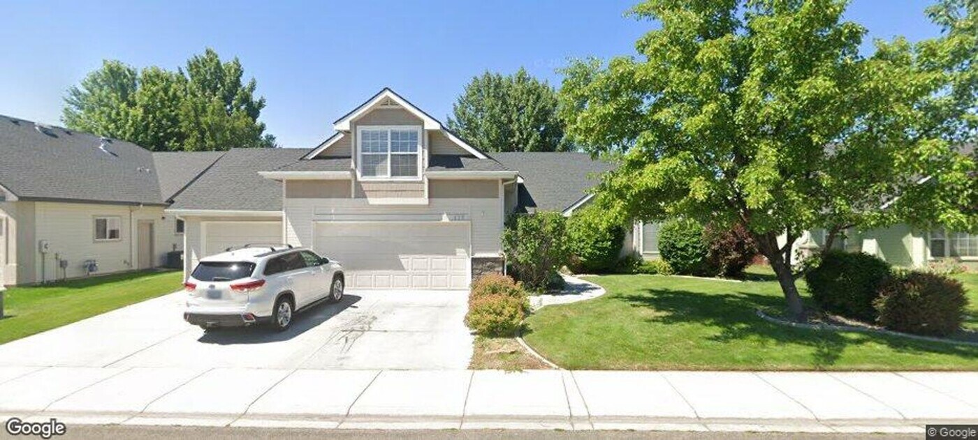 439 S Wooddale Ave in Eagle, ID - Building Photo