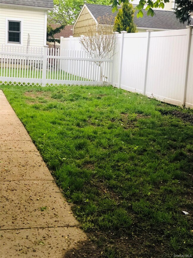 40 Ellsworth Ave in Harrison, NY - Building Photo - Building Photo