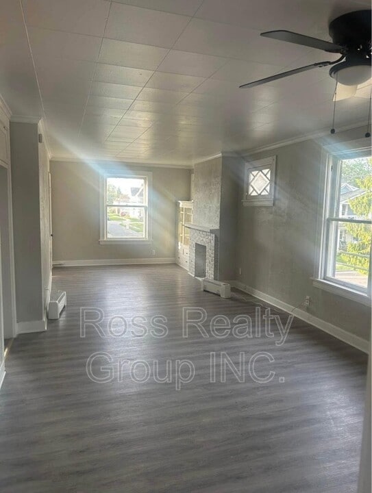 301 301st St in Toledo, OH - Building Photo