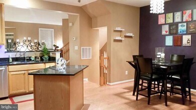 13680 St Johns Wood Pl in Herndon, VA - Building Photo - Building Photo