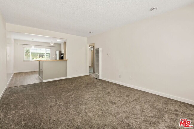 8335 W Manchester Ave in Los Angeles, CA - Building Photo - Building Photo
