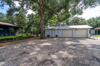 12134 N US Hwy 77 in Schulenburg, TX - Building Photo - Building Photo