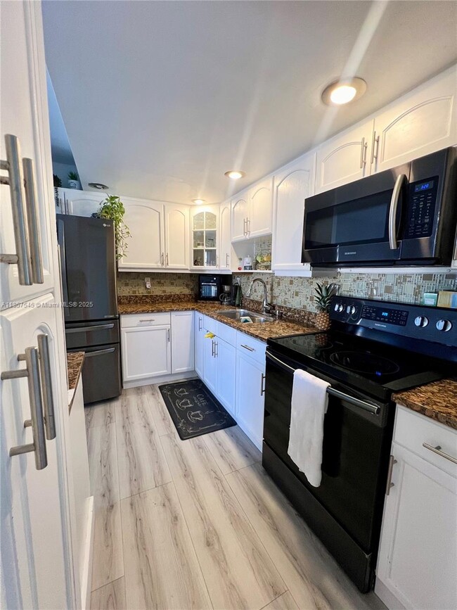 4154 W 10th Ln in Hialeah, FL - Building Photo - Building Photo