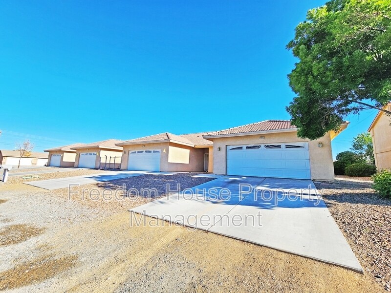 530 Bourbon St in Pahrump, NV - Building Photo