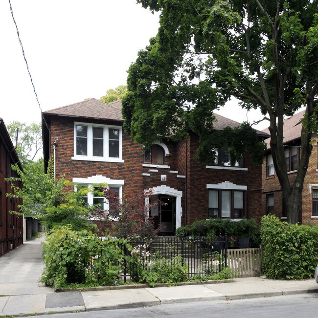 10 Castle View Ave in Toronto, ON - Building Photo - Primary Photo