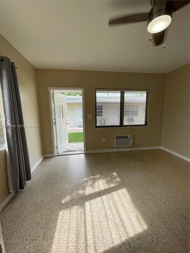 940 SW 10th St in Miami, FL - Building Photo - Building Photo