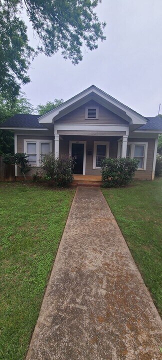 204 Mitchell St in Nacogdoches, TX - Building Photo