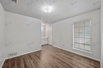 409 Rockcrest Dr in Cleburne, TX - Building Photo - Building Photo