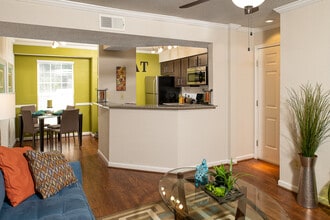 The Abbey At Inverness in Birmingham, AL - Foto de edificio - Interior Photo