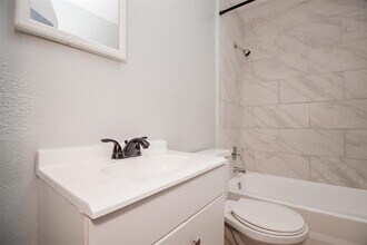 2824 Dalton St-Unit -4 in Houston, TX - Building Photo - Building Photo