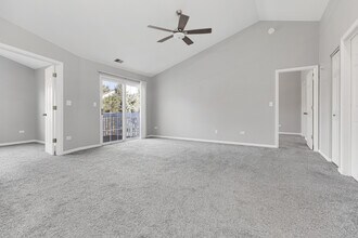 2211 Waterleaf Ct in Naperville, IL - Foto de edificio - Building Photo