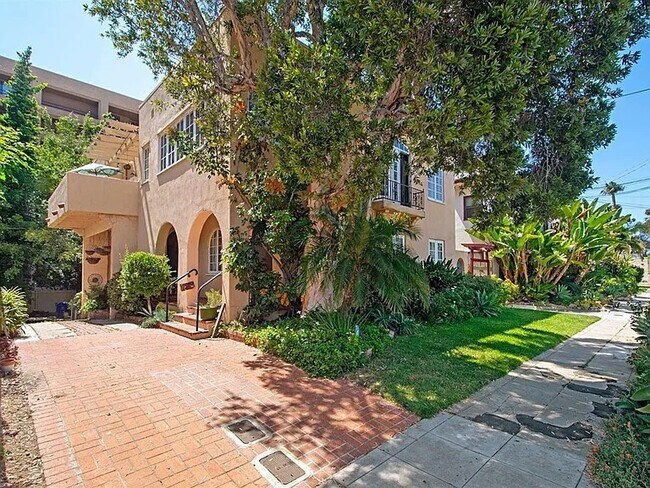 2528 Front St, Unit 2528 in San Diego, CA - Foto de edificio - Building Photo