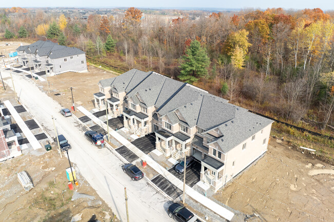 Albatross Ln in Pickering, ON - Building Photo - Building Photo