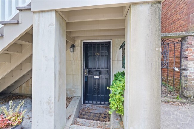 207 E Charlton St in Savannah, GA - Building Photo - Building Photo
