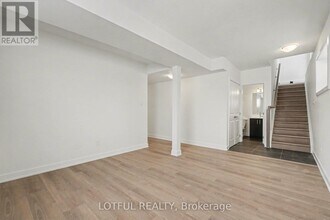 540 Tahoe Hts in Ottawa, ON - Building Photo - Building Photo