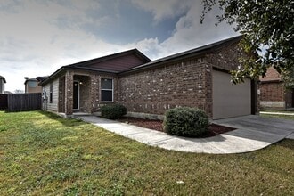 10142 Dixon Wood in San Antonio, TX - Building Photo - Building Photo