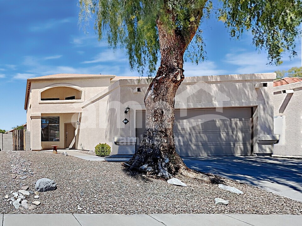 9957 E Paseo San Ardo in Tucson, AZ - Building Photo