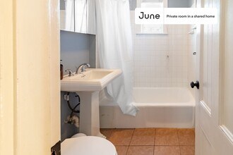 Room in Shared 4 bed/1 bath home, Unit B in Boston, MA - Building Photo - Building Photo