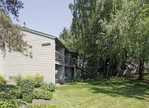 Springtree Apartments in Eugene, OR - Building Photo - Building Photo