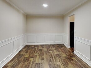 1894 Roble Dr in Atlanta, GA - Foto de edificio - Building Photo