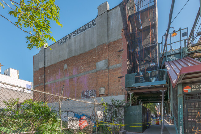 1517 Broadway in Brooklyn, NY - Building Photo - Primary Photo