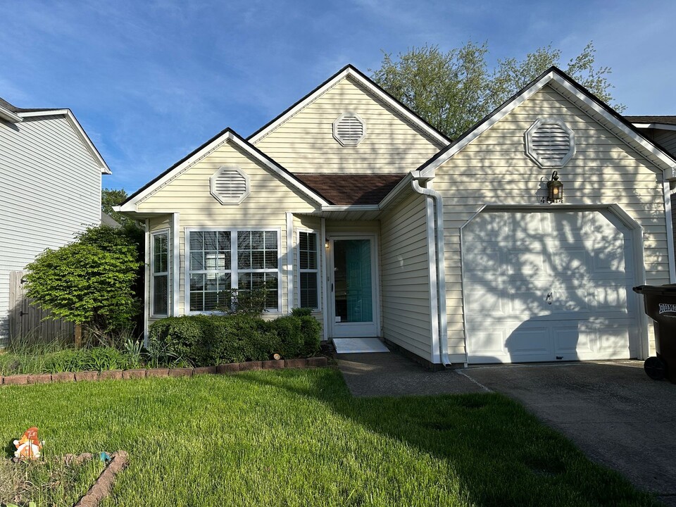 4004 Victoria Way in Lexington, KY - Building Photo