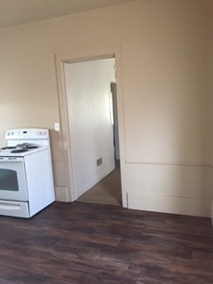 226 East Bridge Street, Unit #1 in Plainwell, MI - Foto de edificio - Building Photo