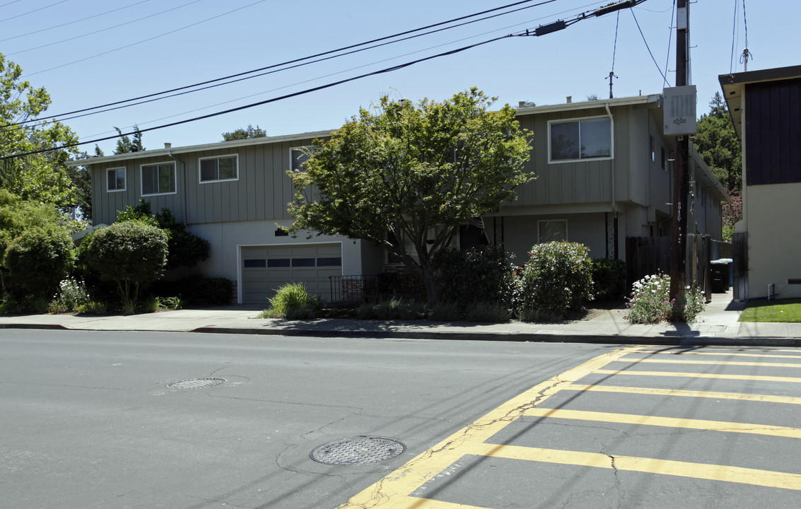 688 Cedar St in San Carlos, CA - Building Photo