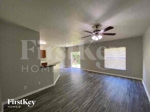 3343 Monday Terrace in North Port, FL - Foto de edificio - Building Photo