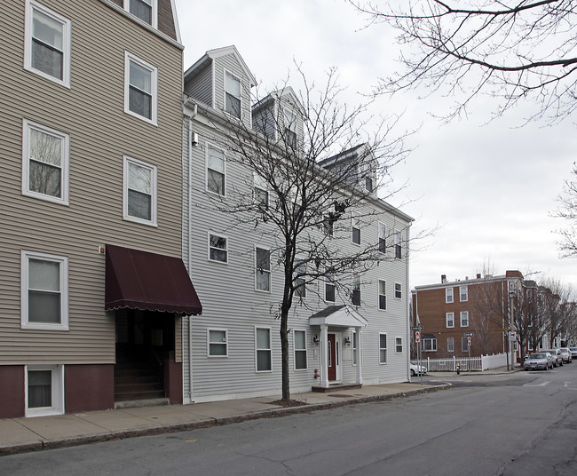 580-582 E 2nd St in South Boston, MA - Building Photo - Building Photo