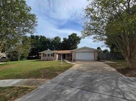 3901 Croydon Rd in Pensacola, FL - Building Photo
