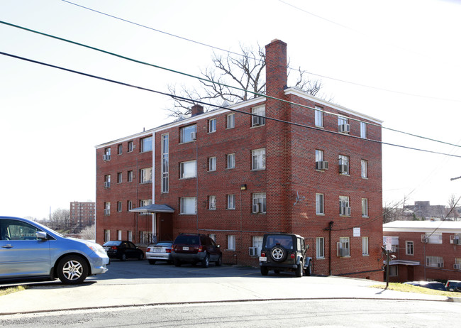 Rahill Apartments in Arlington, VA - Foto de edificio - Building Photo