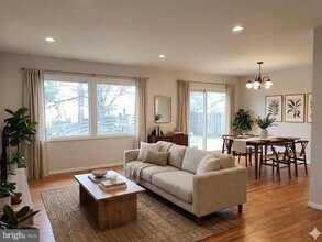 702 W Edmonston Dr in Rockville, MD - Building Photo - Building Photo