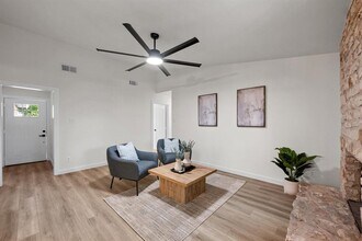 7002 Teaberry Dr in Austin, TX - Building Photo - Building Photo