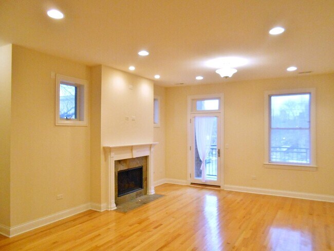 1401 W Altgeld St, Unit 2 in Chicago, IL - Building Photo - Building Photo
