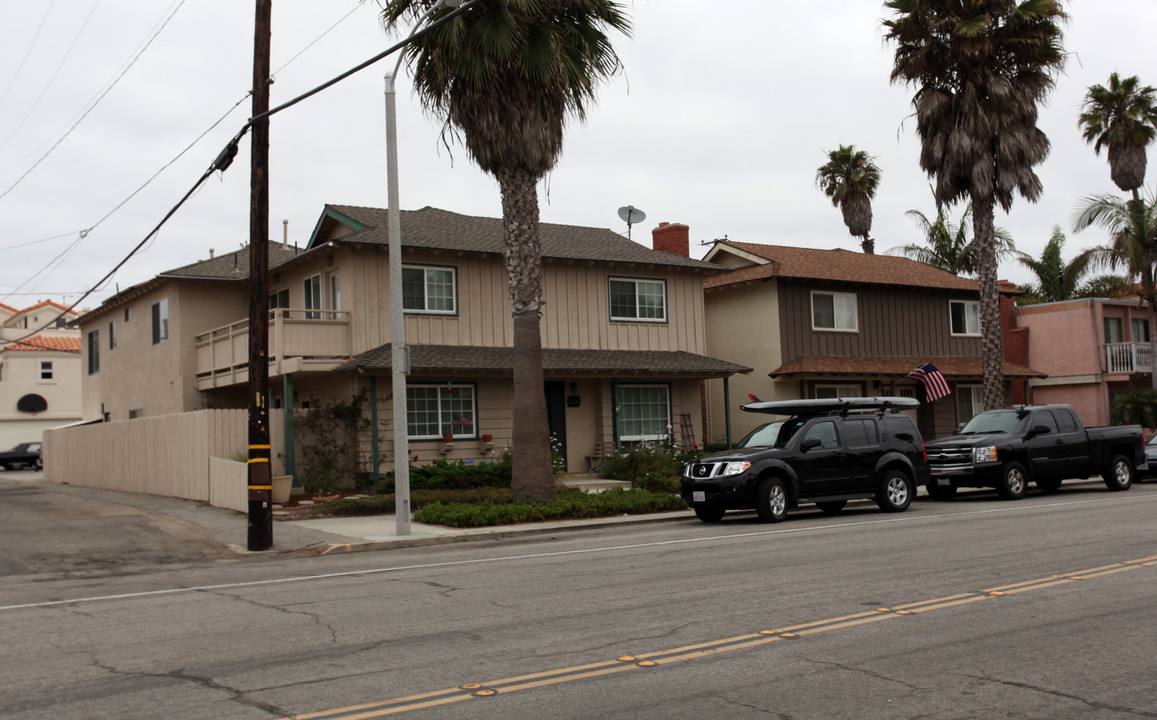 115-119 17th St in Huntington Beach, CA - Building Photo