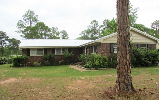 property at 2213 Robinhood Rd
