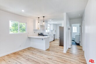2318 Glover Pl-Unit -Unit 4 in Los Angeles, CA - Building Photo - Building Photo