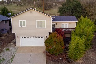 175 Poker Flat Rd in Copperopolis, CA - Building Photo