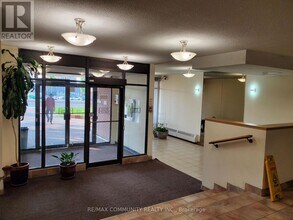 10 Tapscott Rd in Toronto, ON - Building Photo - Building Photo