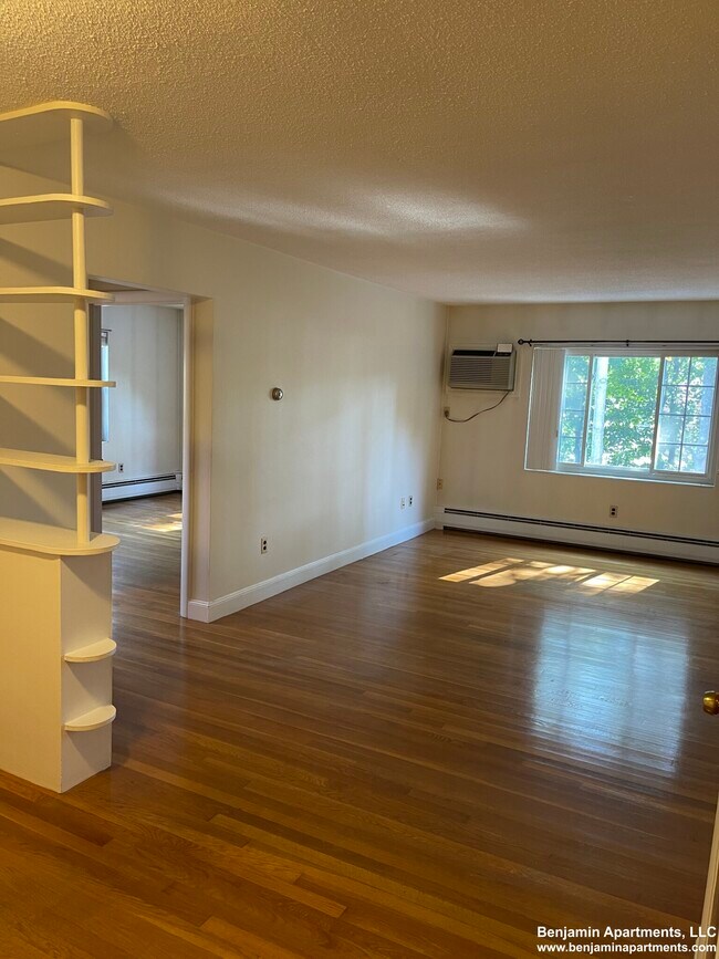 14 Brattle Ln, Unit 31 in Arlington, MA - Foto de edificio - Building Photo