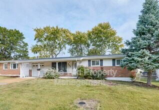 803 Holiday Ave in Hazelwood, MO - Building Photo - Building Photo