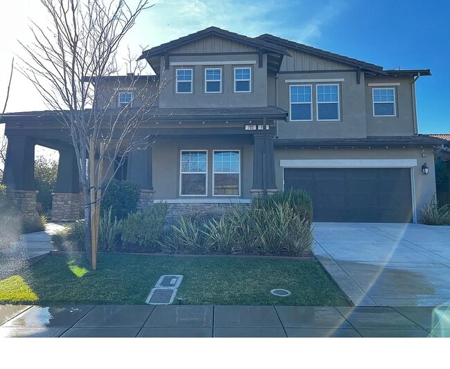 property at 700 W Esplanade Dr
