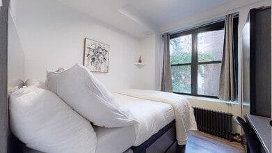15 E 11th St-Unit -4J in New York, NY - Building Photo - Building Photo