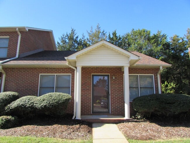 102 Brandywine Dr NE